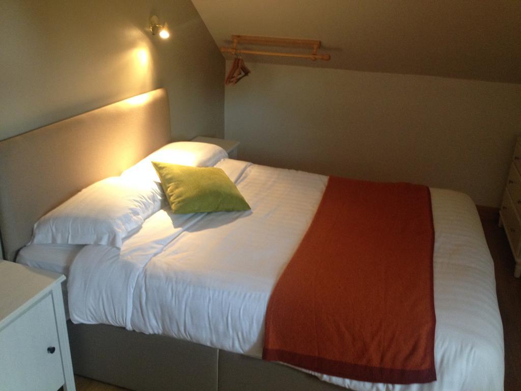 Carragh House Bed and Breakfast Castlebar Buitenkant foto