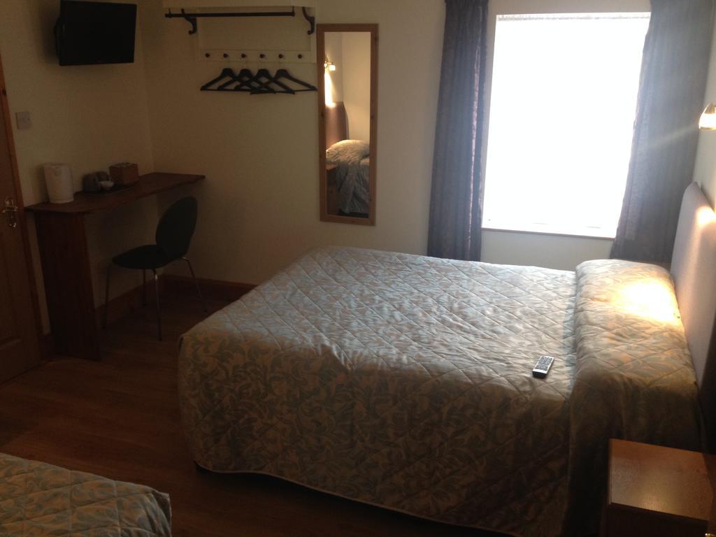 Carragh House Bed and Breakfast Castlebar Buitenkant foto