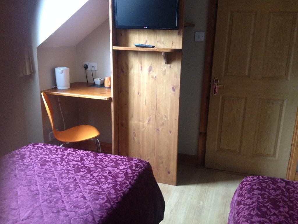 Carragh House Bed and Breakfast Castlebar Buitenkant foto